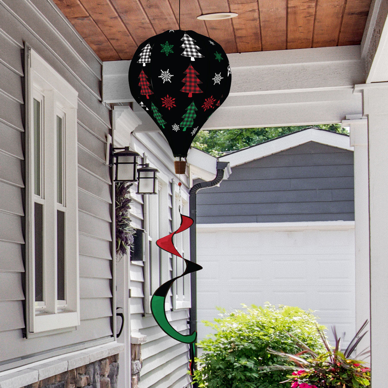 Deluxe hot air balloon spinner with plaid trees and burlap-style polyester for cozy, weather-resistant outdoor holiday and winter garden décor.