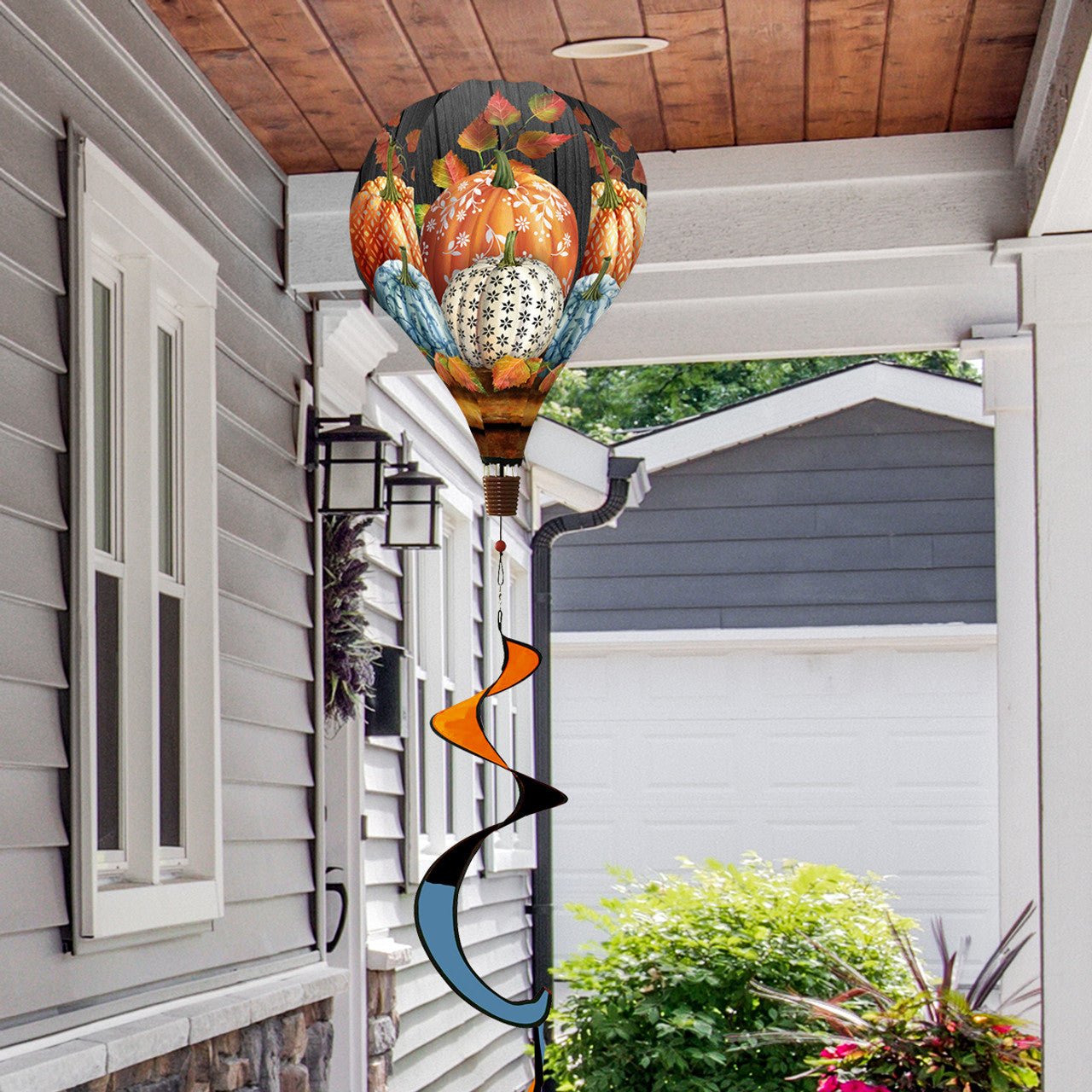 Hot air balloon spinner with soft-toned pumpkins and subtle autumn accents, made of weather-resistant polyester for elegant fall garden or porch decoration.